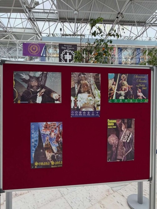 Exposición de carteles de la @semanasantadeaviles en El Atrio. Un recorrido visual desde 1953 ha (5)