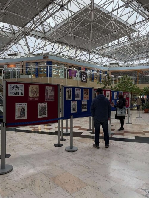 Exposición de carteles de la @semanasantadeaviles en El Atrio. Un recorrido visual desde 1953 ha