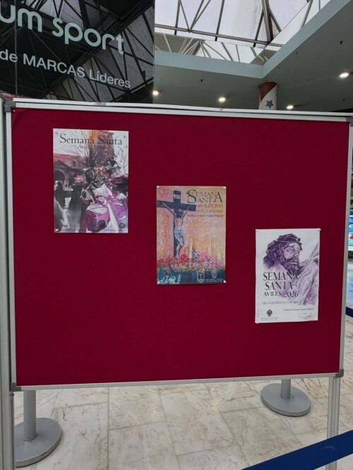 Exposición de carteles de la @semanasantadeaviles en El Atrio. Un recorrido visual desde 1953 ha (9)
